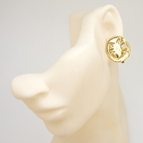 CHANEL CC Logos Round Clip-On Earrings Gold Tone Auth #2554 - Picture 2 of 7